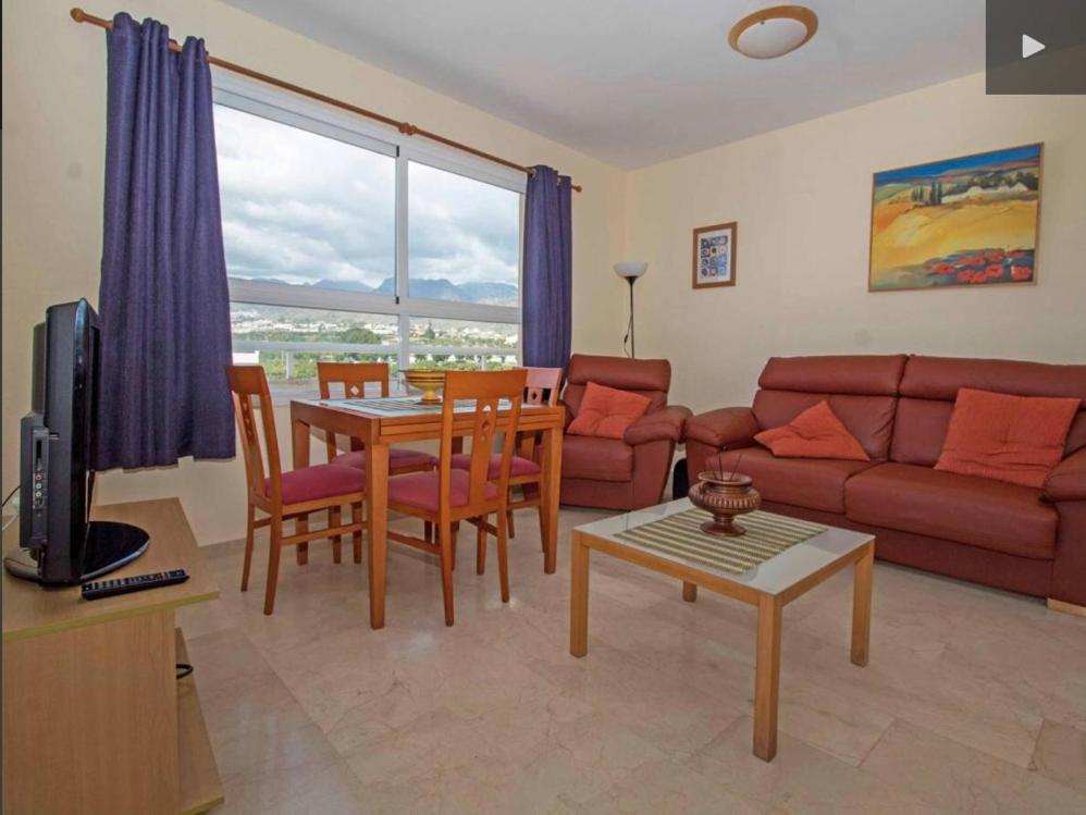 SCHÖNE AUSSICHT AUF DAS MEER UND DIE STRANDWOHNUNG MIT ZWEI SCHLAFZIMMERN UND ZWEI BÄDERN