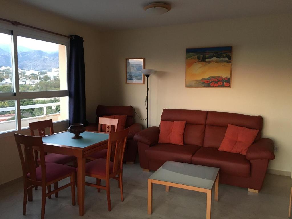 SCHÖNE AUSSICHT AUF DAS MEER UND DIE STRANDWOHNUNG MIT ZWEI SCHLAFZIMMERN UND ZWEI BÄDERN