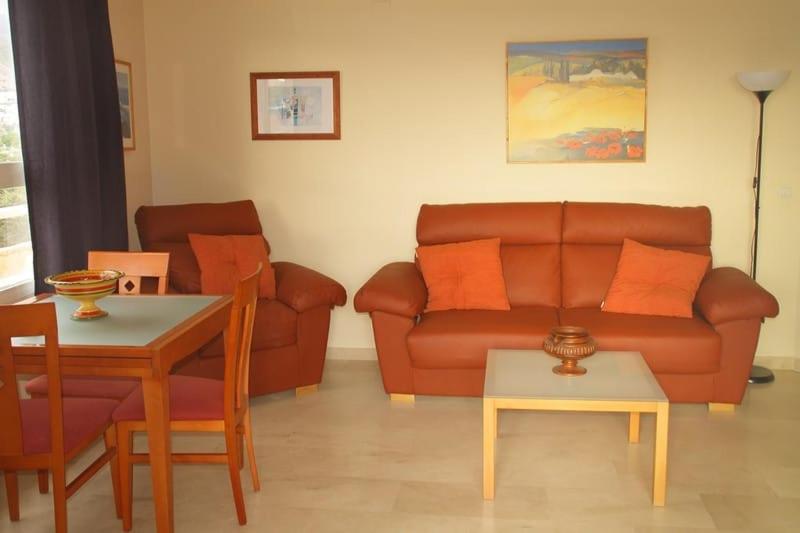 SCHÖNE AUSSICHT AUF DAS MEER UND DIE STRANDWOHNUNG MIT ZWEI SCHLAFZIMMERN UND ZWEI BÄDERN