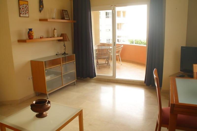 SCHÖNE AUSSICHT AUF DAS MEER UND DIE STRANDWOHNUNG MIT ZWEI SCHLAFZIMMERN UND ZWEI BÄDERN