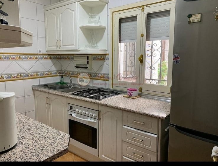 CASA DE DOS DORMITORIOS A UNOS METROS DE PASEO MARITIMO Y  DE LA PLAYA