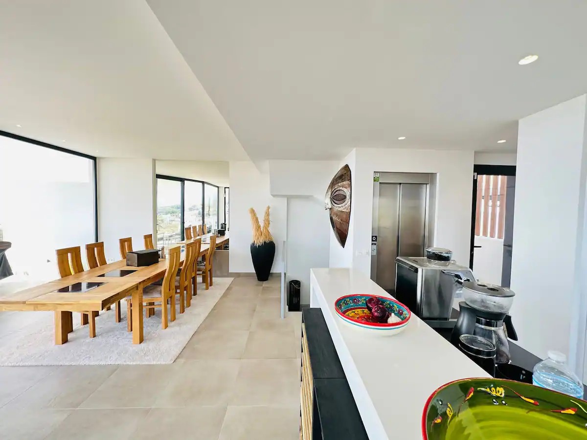 VILLA MIT DREI SCHLAFZIMMERN UND PRIVATEM POOL MIT MEERBLICK