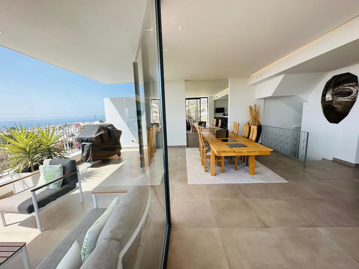 VILLA MIT DREI SCHLAFZIMMERN UND PRIVATEM POOL MIT MEERBLICK