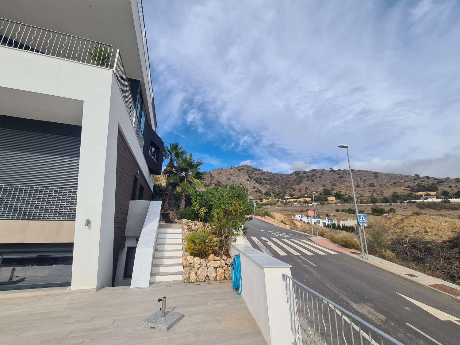 VILLA MIT DREI SCHLAFZIMMERN UND PRIVATEM POOL MIT MEERBLICK