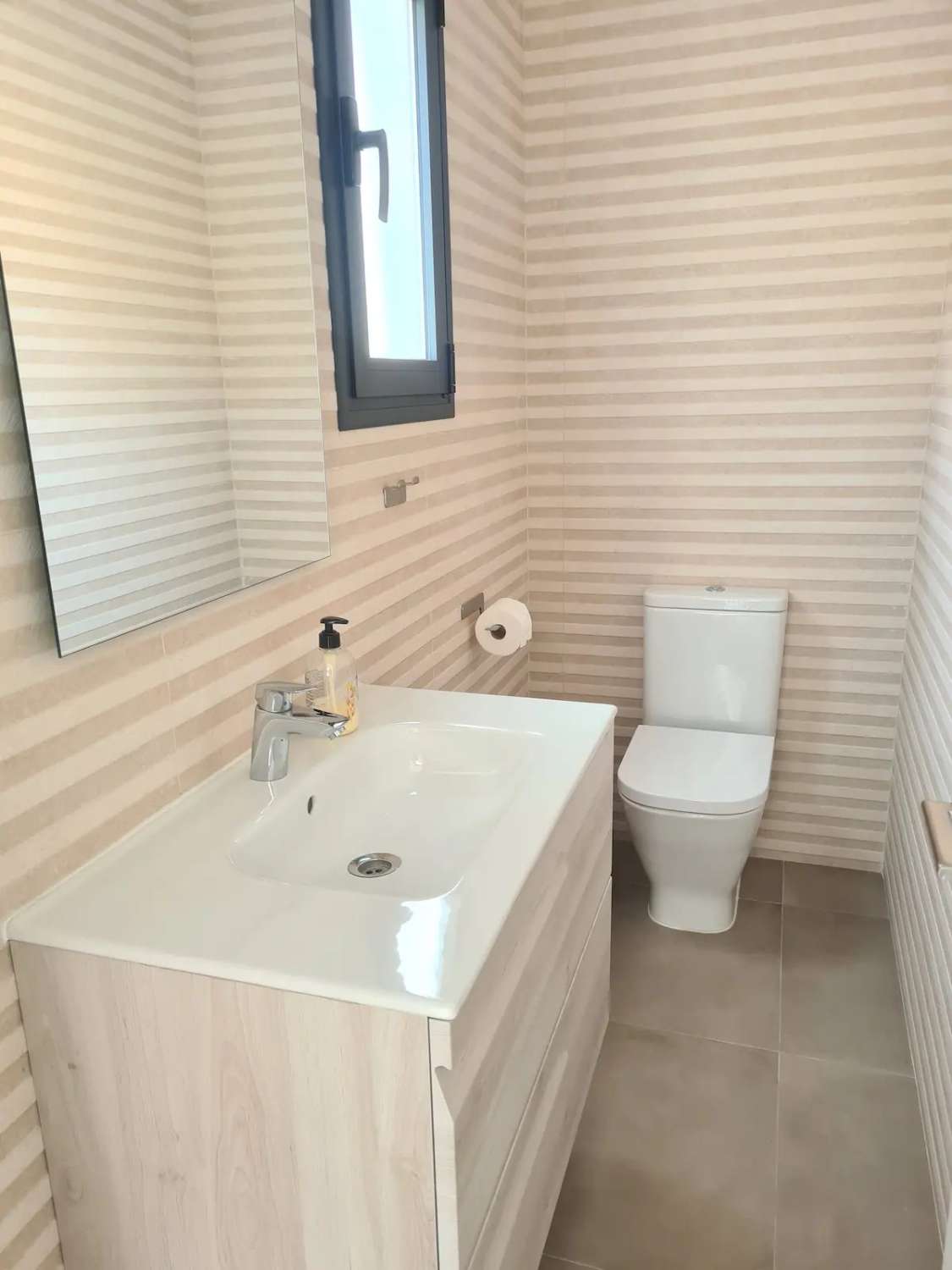 VILLA MIT DREI SCHLAFZIMMERN UND PRIVATEM POOL MIT MEERBLICK