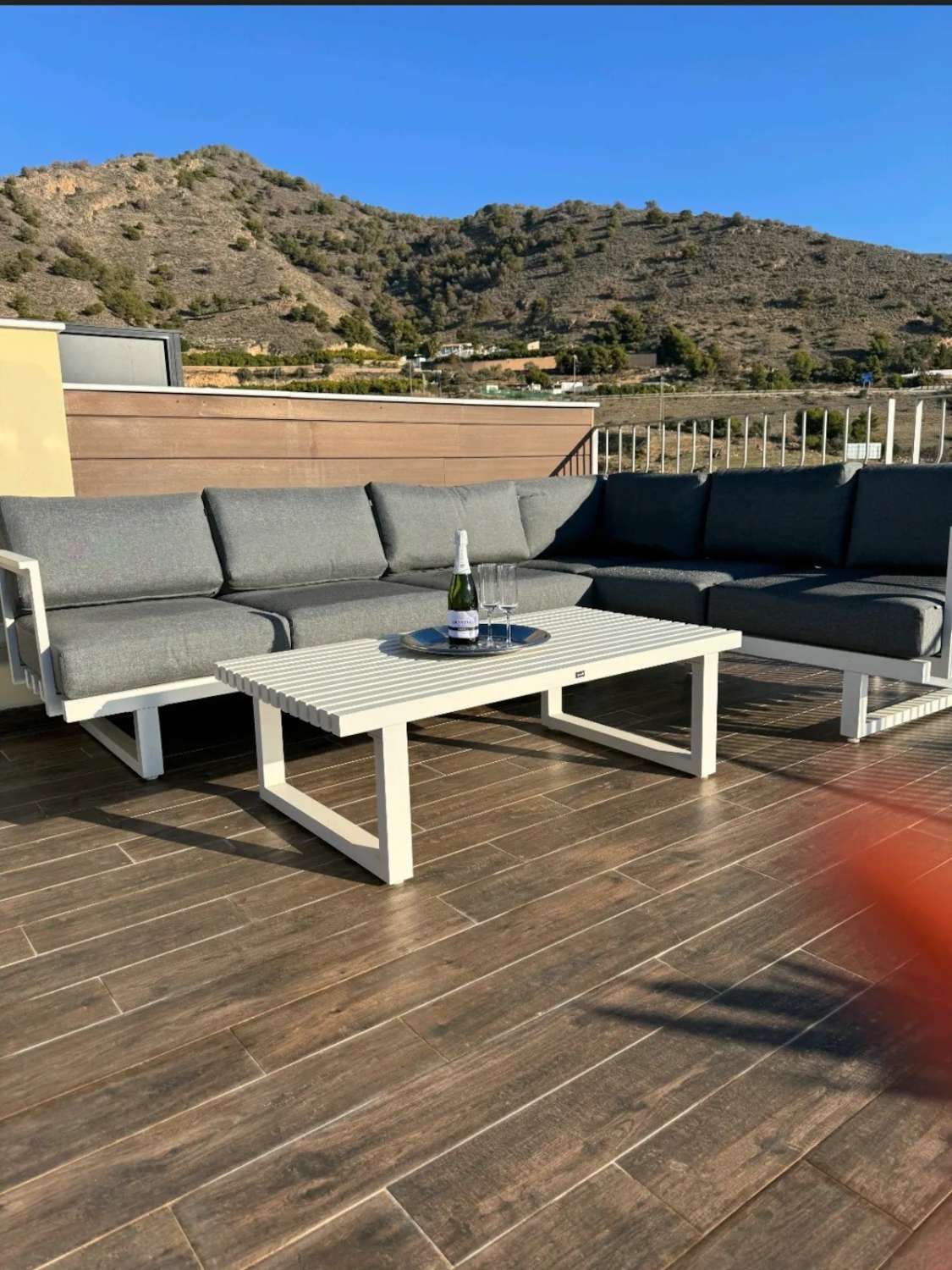 VILLA MIT DREI SCHLAFZIMMERN UND PRIVATEM POOL MIT MEERBLICK