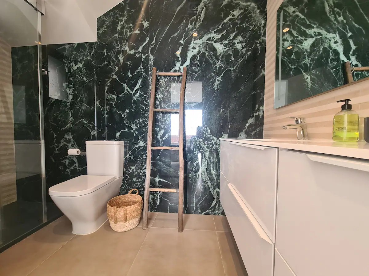 VILLA MIT DREI SCHLAFZIMMERN UND PRIVATEM POOL MIT MEERBLICK