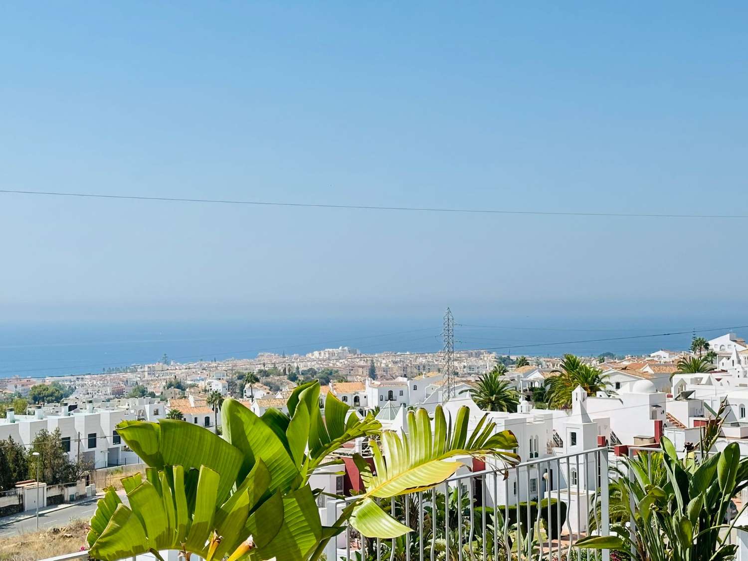 VILLA MIT DREI SCHLAFZIMMERN UND PRIVATEM POOL MIT MEERBLICK