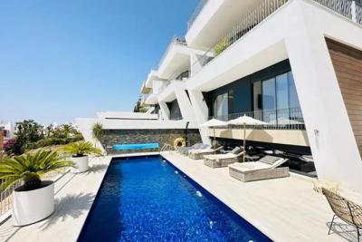 VILLA MIT DREI SCHLAFZIMMERN UND PRIVATEM POOL...