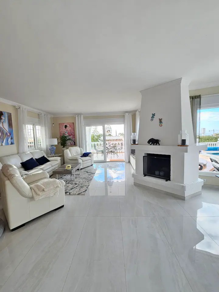 BEAUTIFUL THREE BEDROOM VILLA WITH PRIVATE POOL