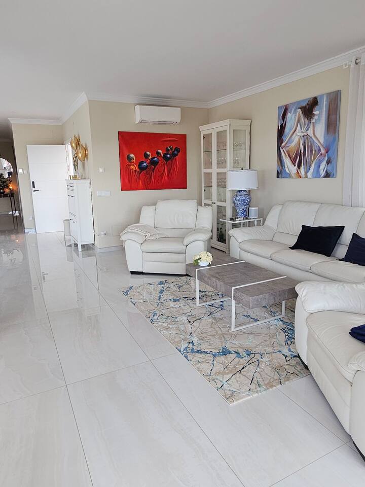 BEAUTIFUL THREE BEDROOM VILLA WITH PRIVATE POOL