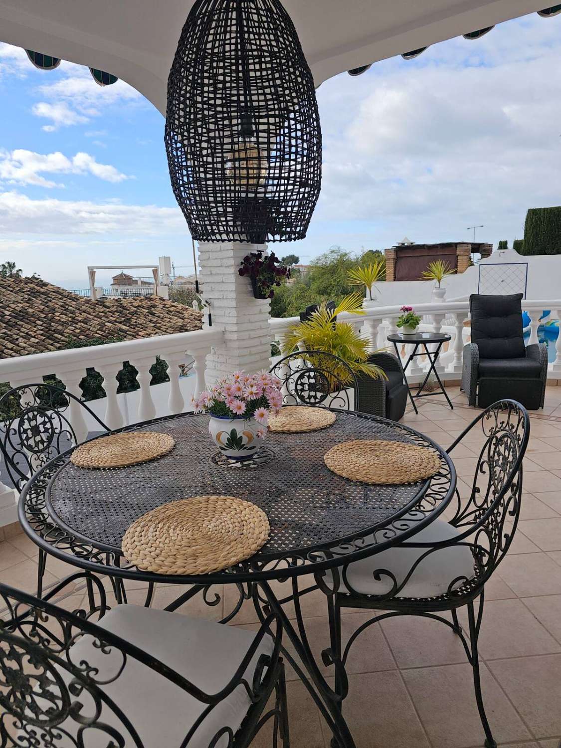 BEAUTIFUL THREE BEDROOM VILLA WITH PRIVATE POOL