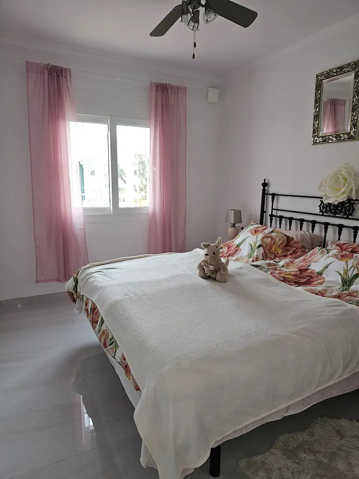 BEAUTIFUL THREE BEDROOM VILLA WITH PRIVATE POOL