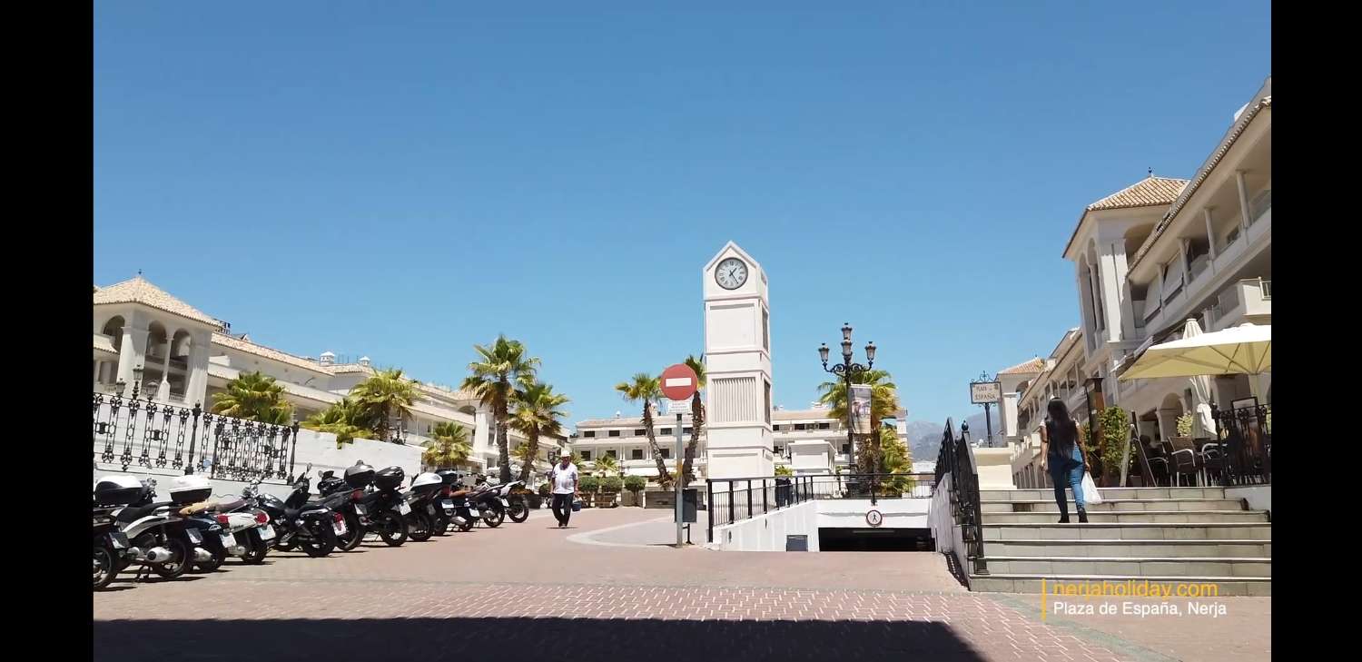 PARKPLATZ IN PLAZA ESPAÑA, AUF DEM BALKON VON EUROPA