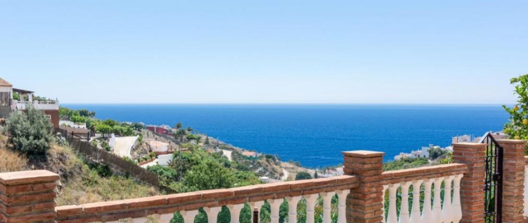 VILLA MIT DREI SCHLAFZIMMERN UND PRIVATEM POOL