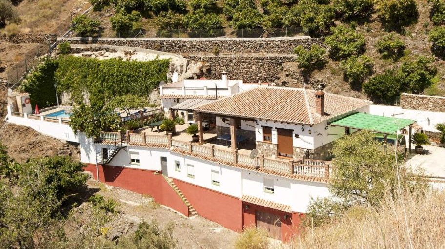 VILLA MIT DREI SCHLAFZIMMERN UND PRIVATEM POOL