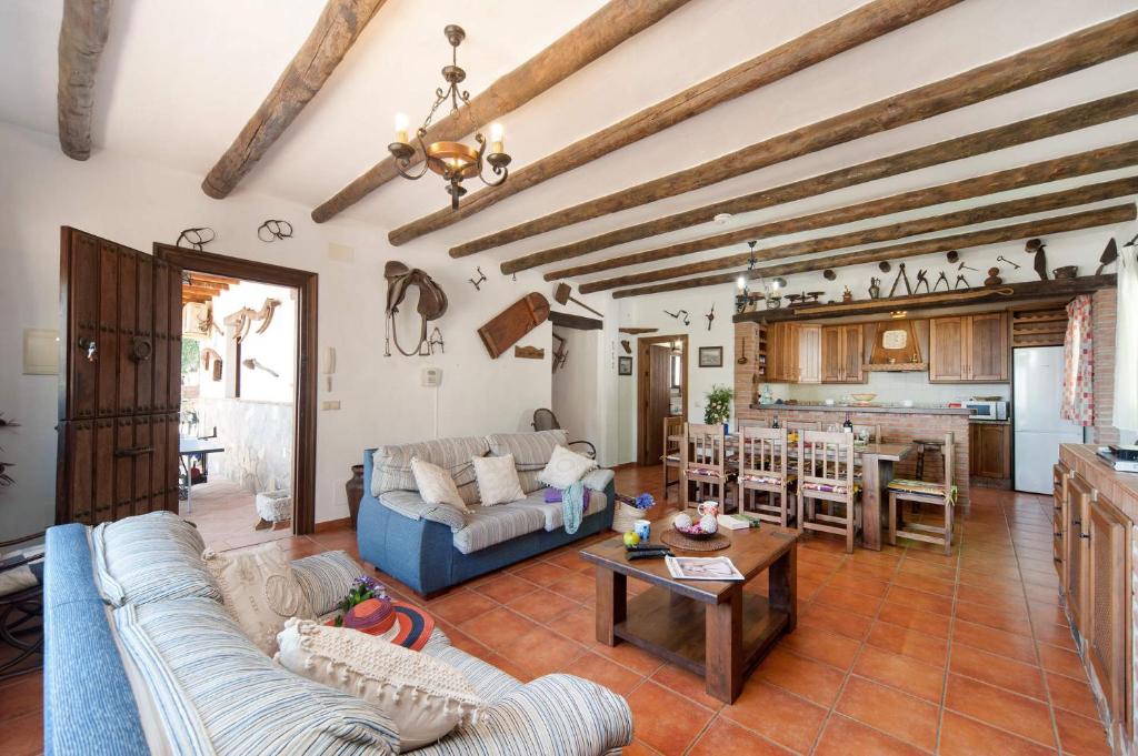VILLA MIT DREI SCHLAFZIMMERN UND PRIVATEM POOL