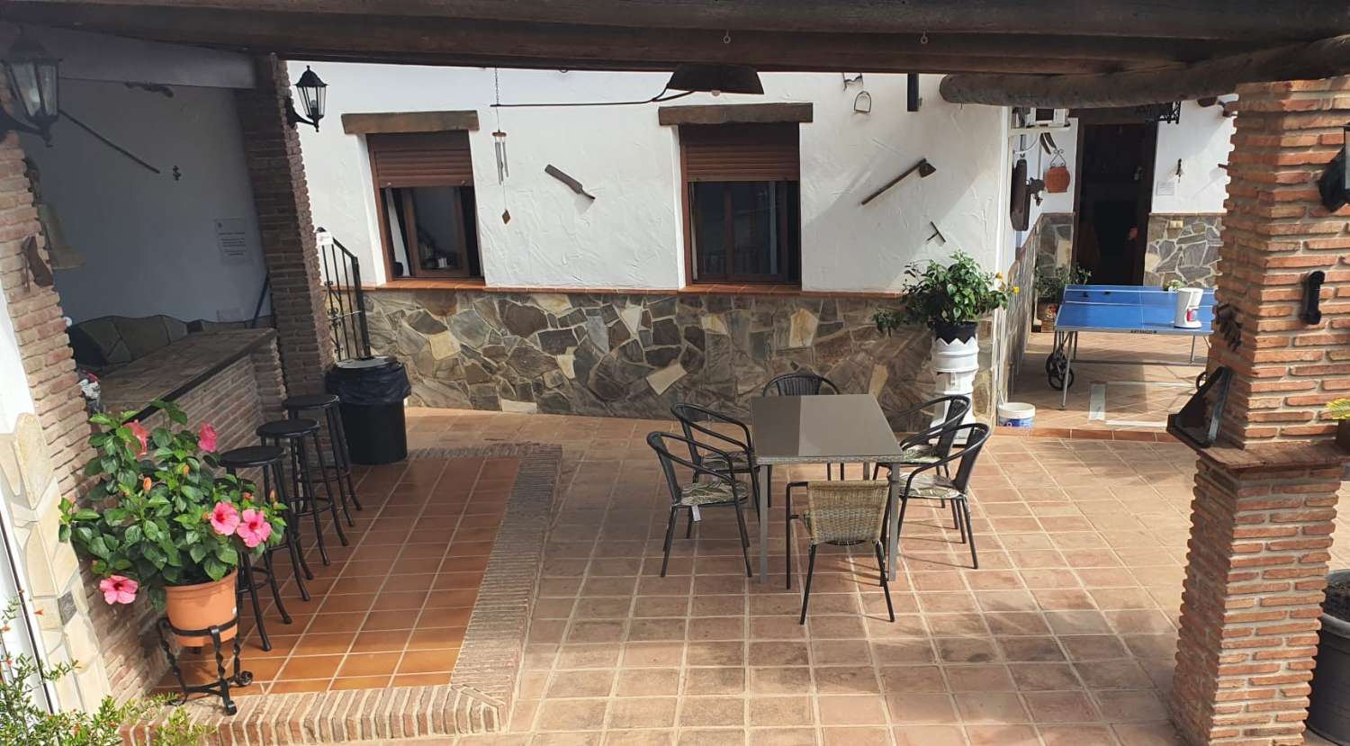 VILLA MIT DREI SCHLAFZIMMERN UND PRIVATEM POOL