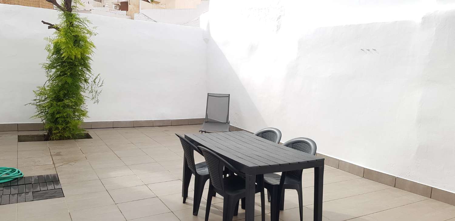 CASA DE PUEBLO CON PATIO