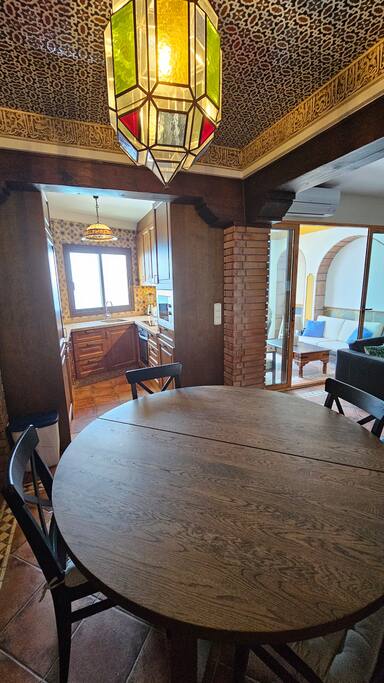 BONITA CASA DE PUEBLO SOBRE ACANTILADO