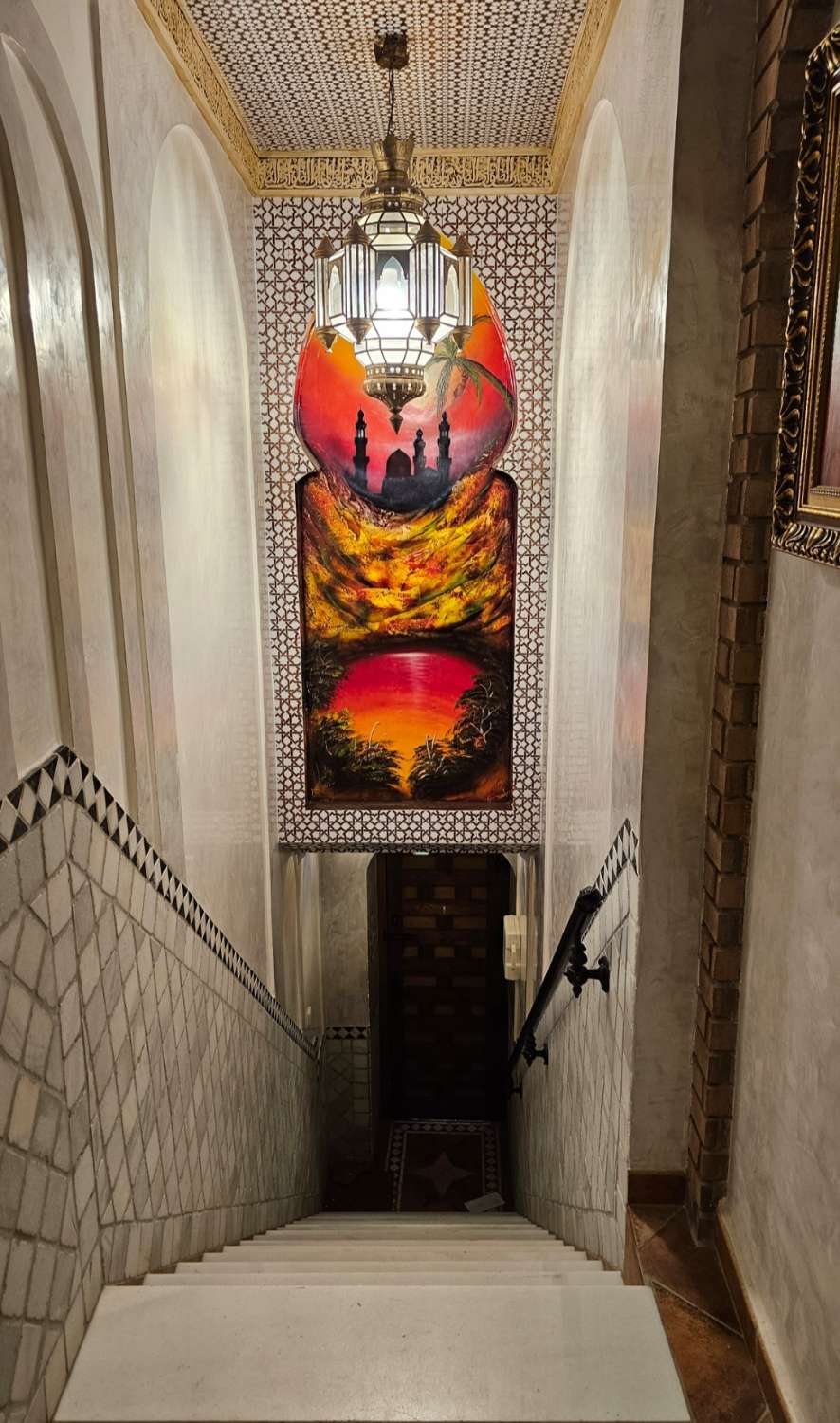 BONITA CASA DE PUEBLO SOBRE ACANTILADO