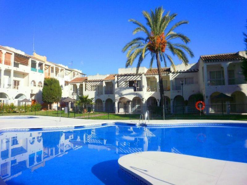 APARTAMENTO EN PLANTA BAJA CON PISCINA COMUNITARIA