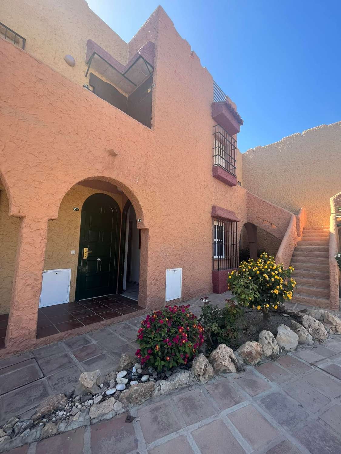 APARTAMENTO EN PLANTA BAJA CON PISCINA COMUNITARIA