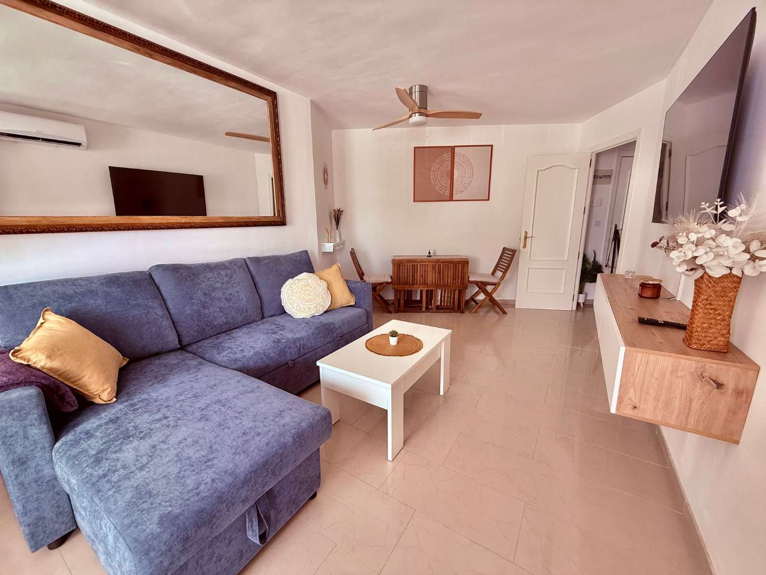 APARTAMENTO CON CAPACIDAD PARACUATRO PERSONAS EN TORROX COSTA