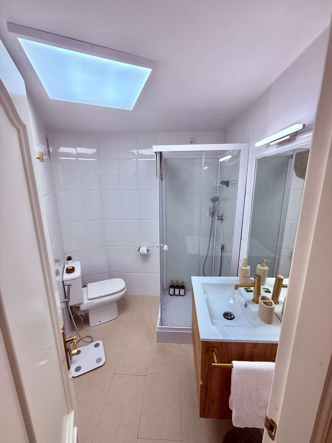 APARTAMENTO CON CAPACIDAD PARACUATRO PERSONAS EN TORROX COSTA