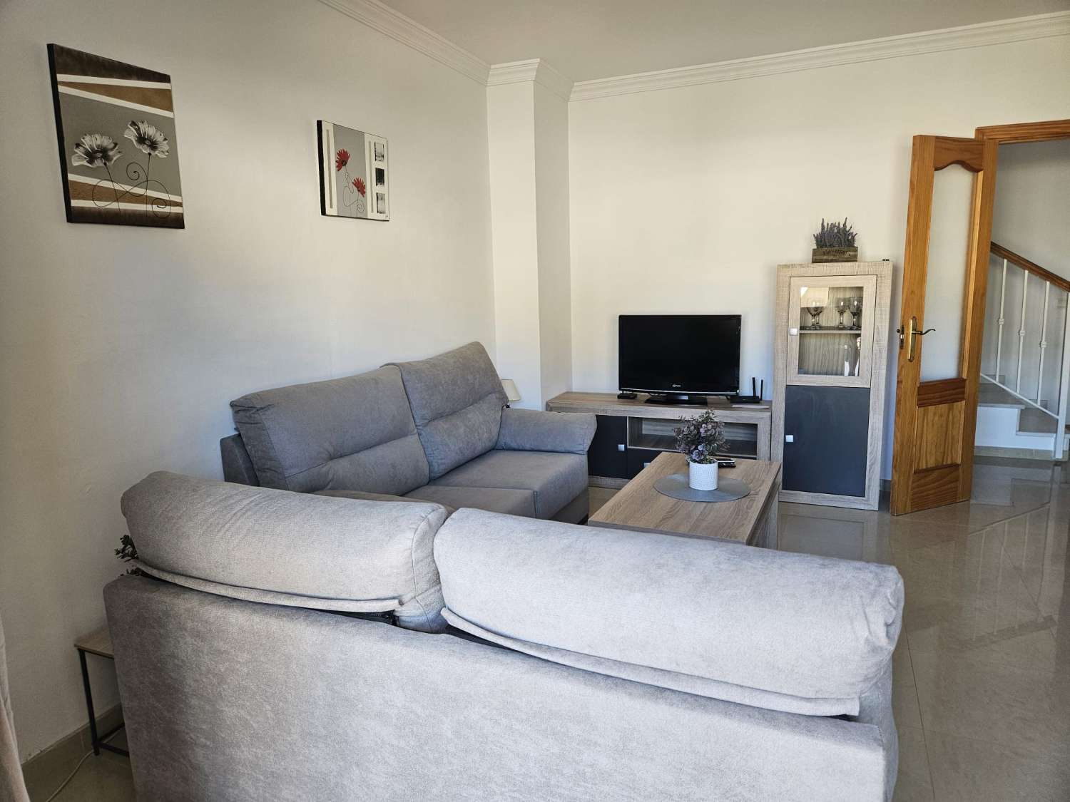 CASA PAREADA CON PISCINA COMUNITRIA