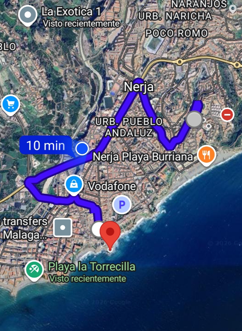 CASA PAREADA CON PISCINA COMUNITRIA