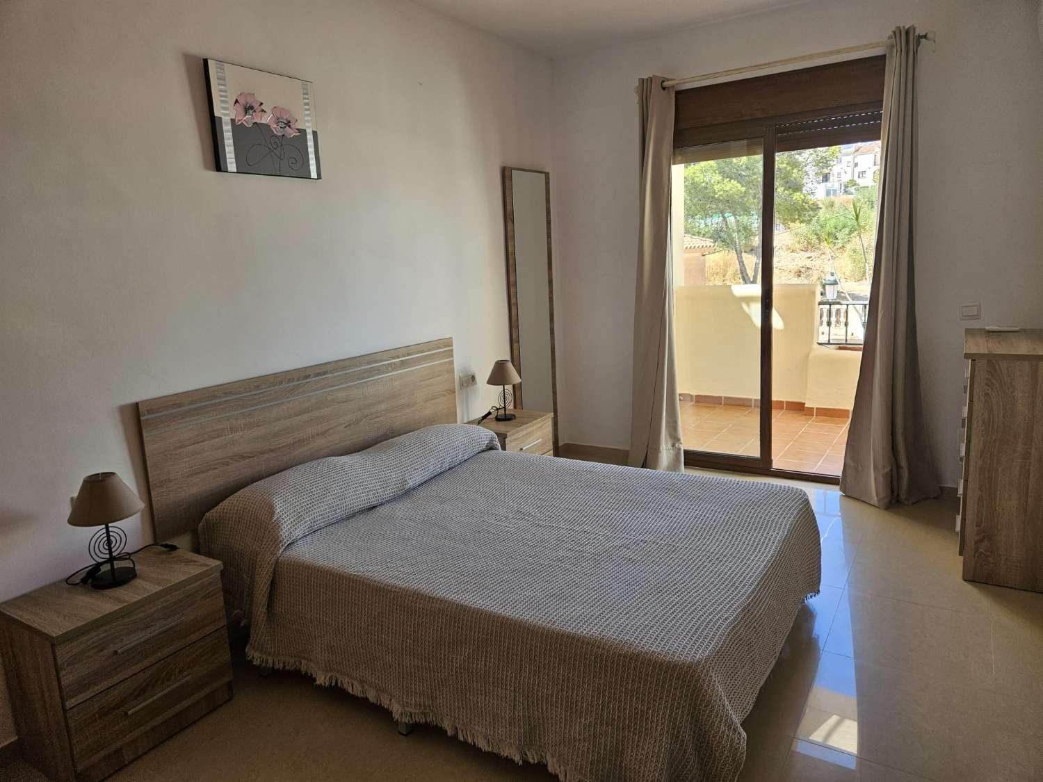 CASA PAREADA CON PISCINA COMUNITRIA