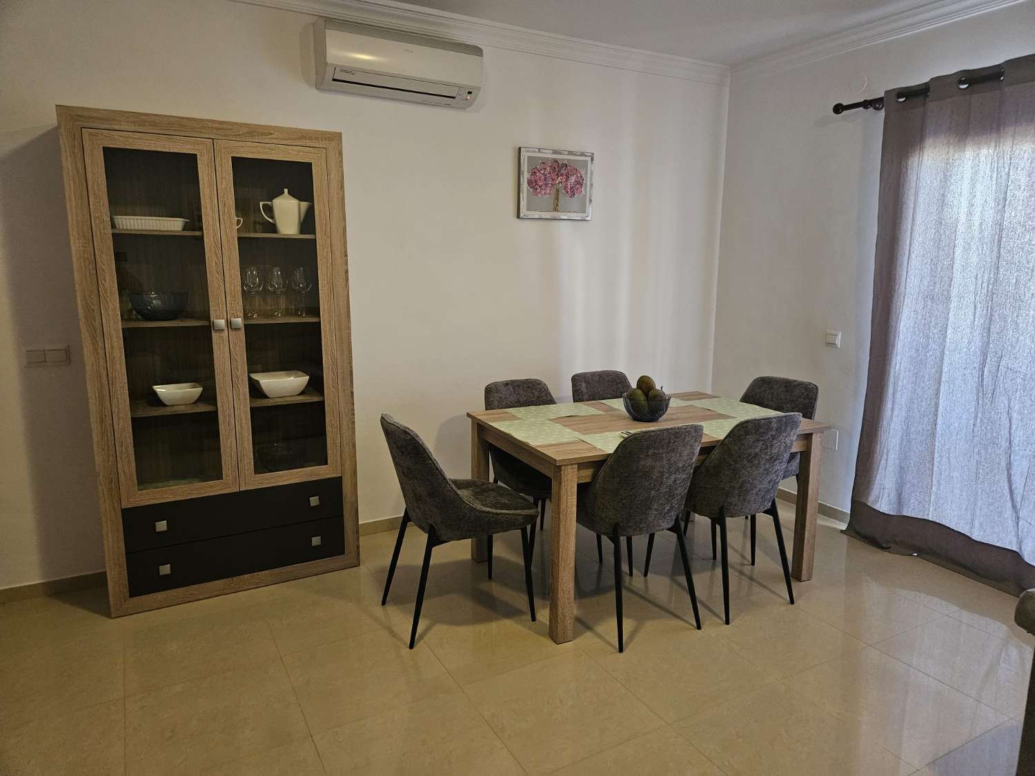 CASA PAREADA CON PISCINA COMUNITRIA