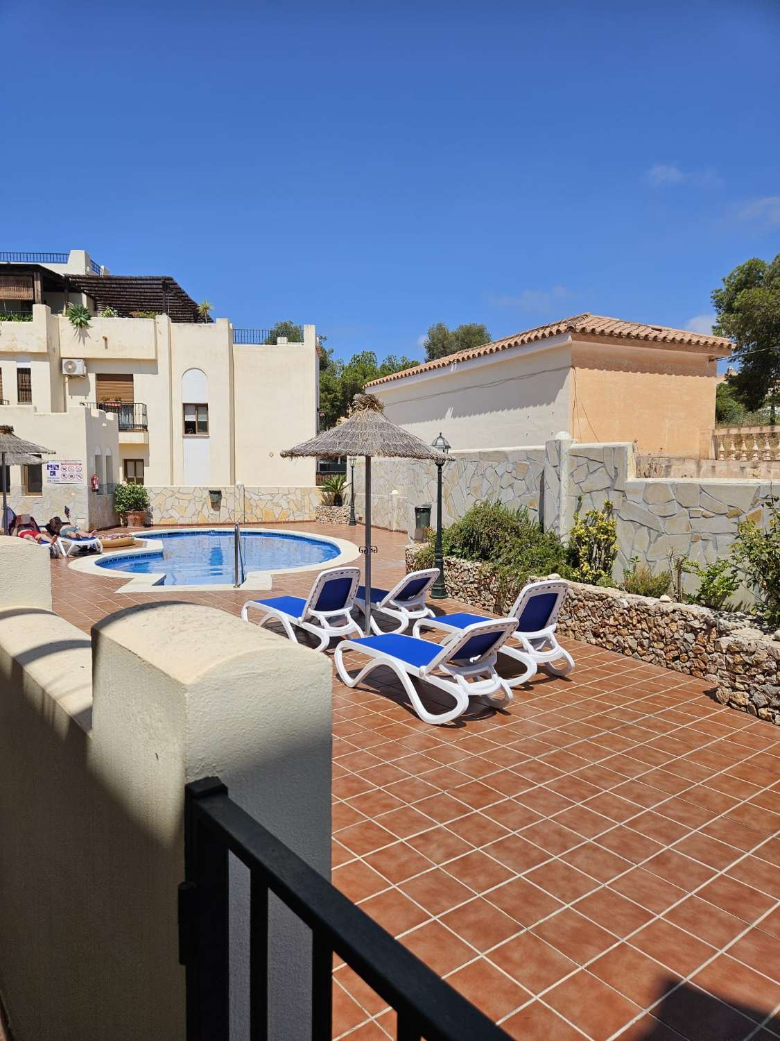 CASA PAREADA CON PISCINA COMUNITRIA