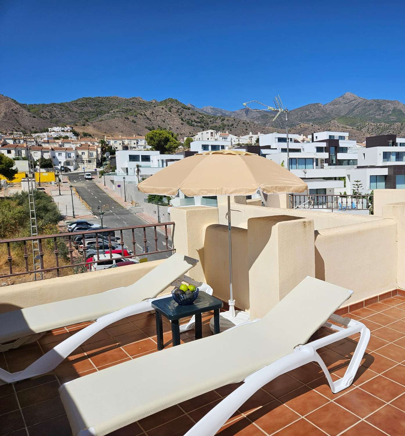 CASA PAREADA CON PISCINA COMUNITRIA