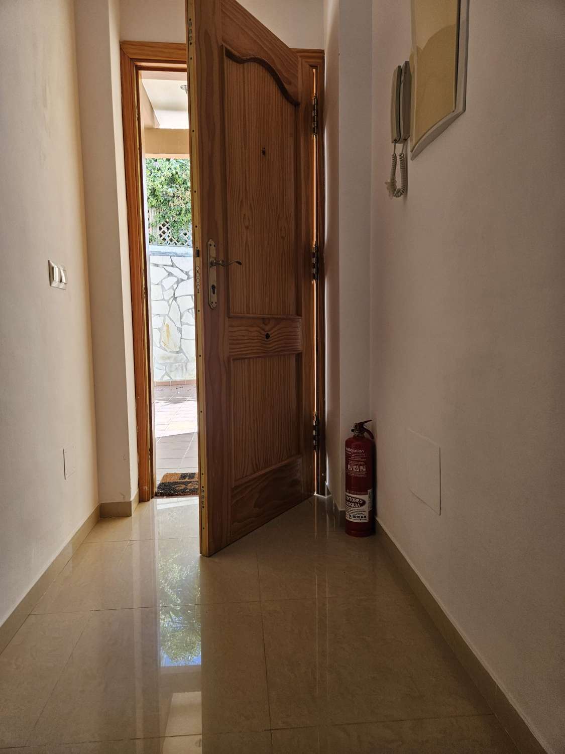 CASA PAREADA CON PISCINA COMUNITRIA