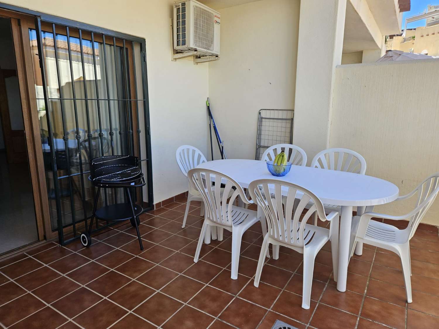 CASA PAREADA CON PISCINA COMUNITRIA