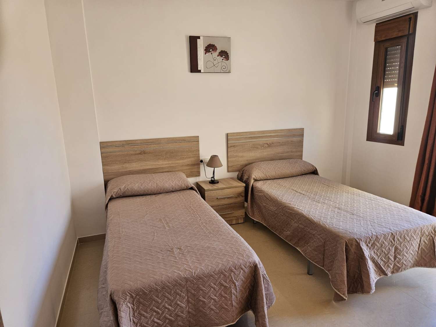 CASA PAREADA CON PISCINA COMUNITRIA