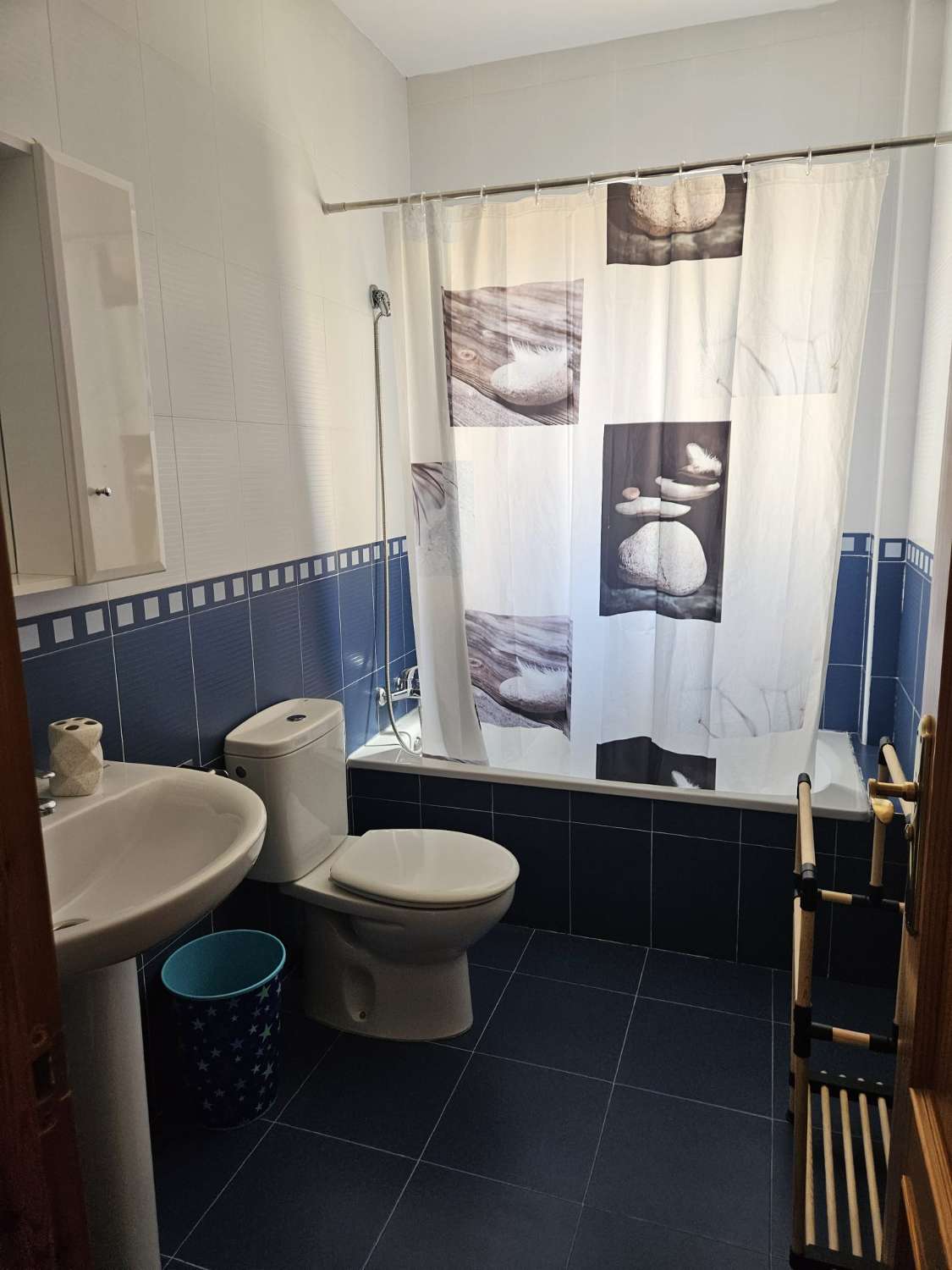 CASA PAREADA CON PISCINA COMUNITRIA